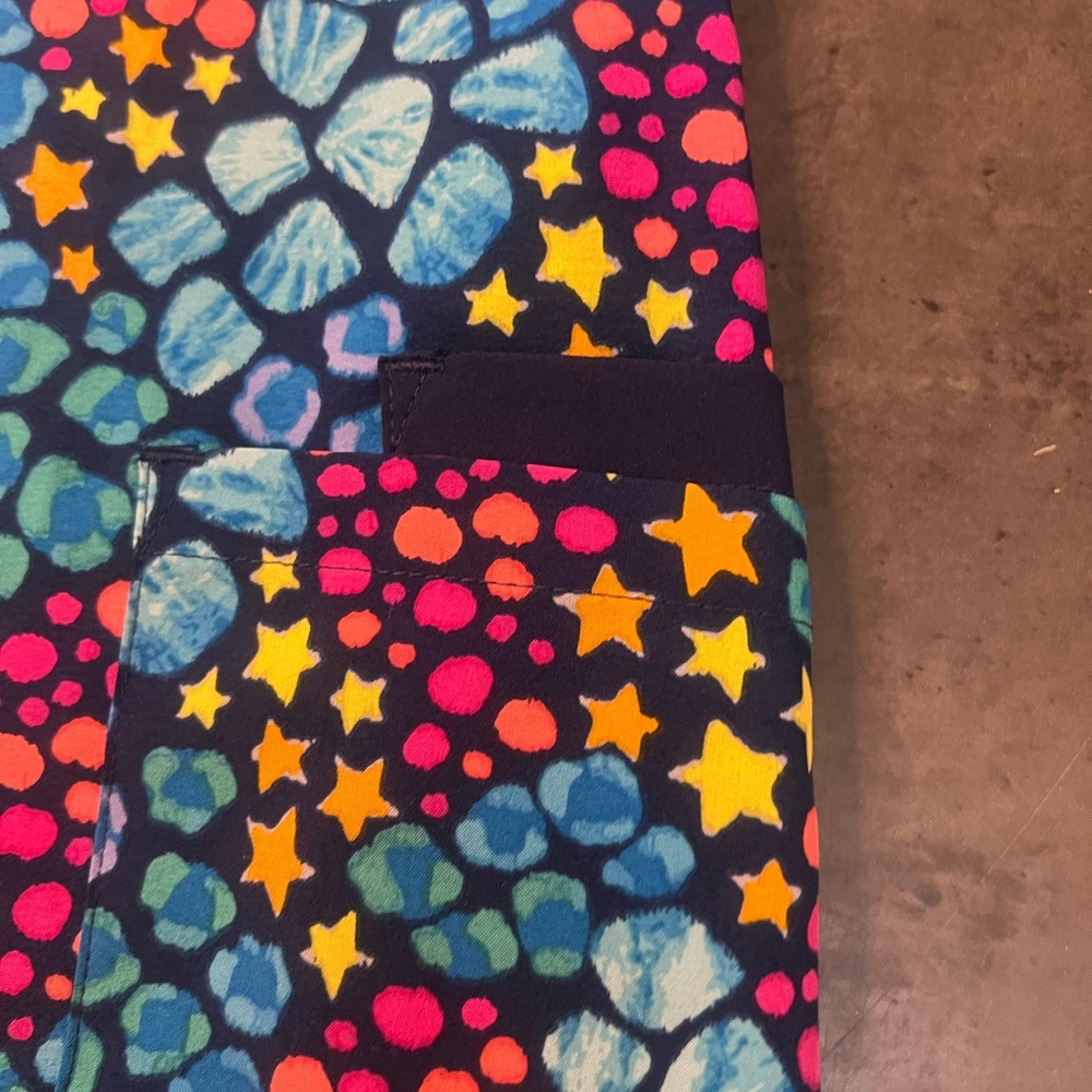 Colorful Scrub Patterned Top - Picture 5 of 8